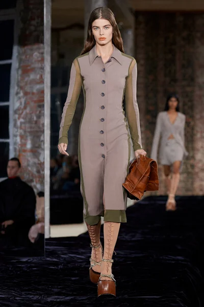 Look 18